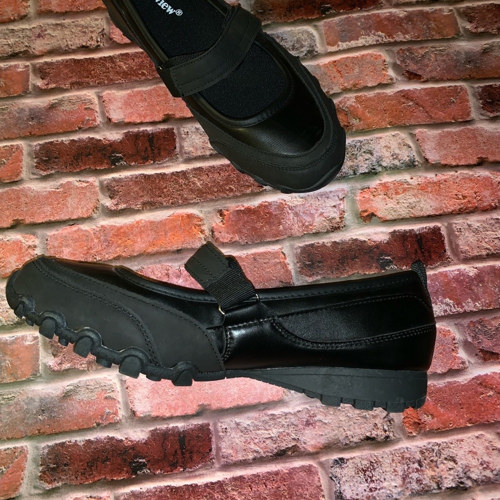 NWOT Comfortview Black Mary Jane Shoes, 9 Wide